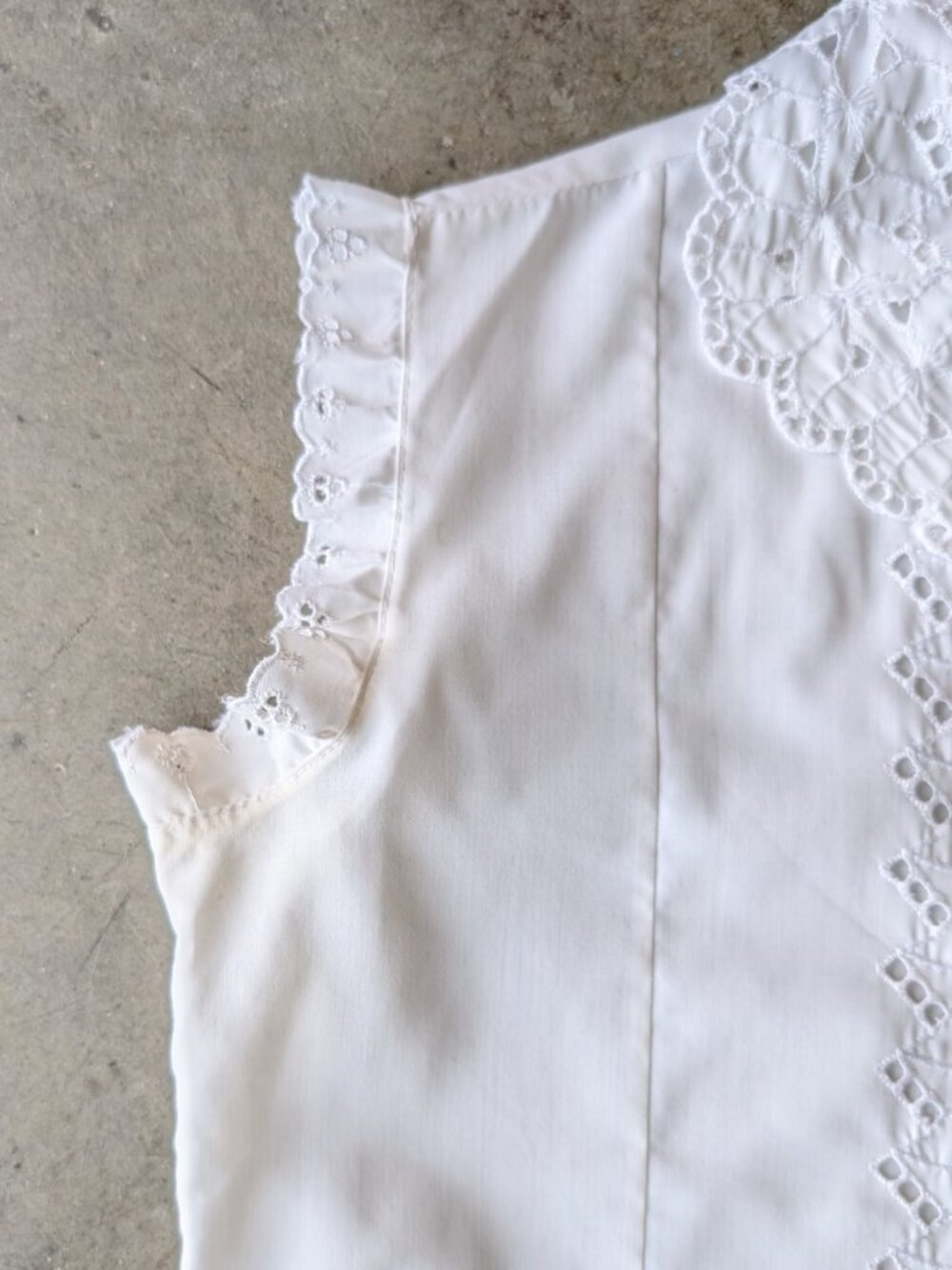 Vintage Coastal Grandma White Eyelet Lace Collared Sleeveless Top Blouse - Picture 4 of 10